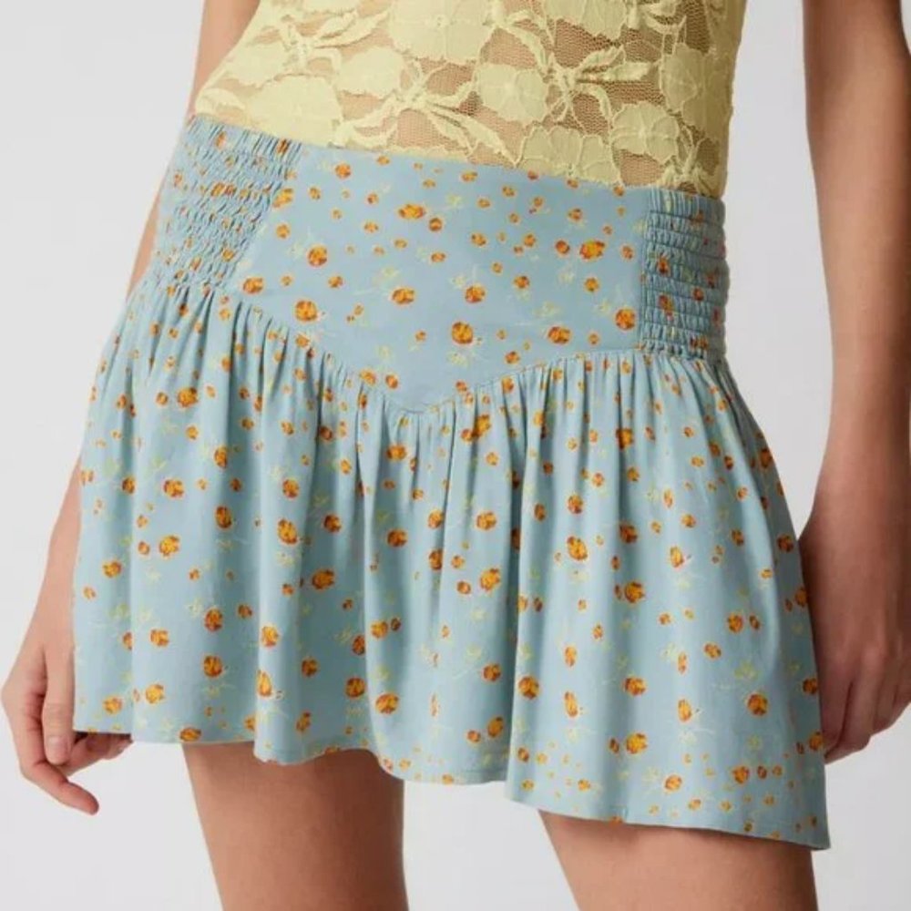 UO Auriella Drop-Waist Floral Mini Skirt / Skort Ruch Stretch Waist W/ Shorts